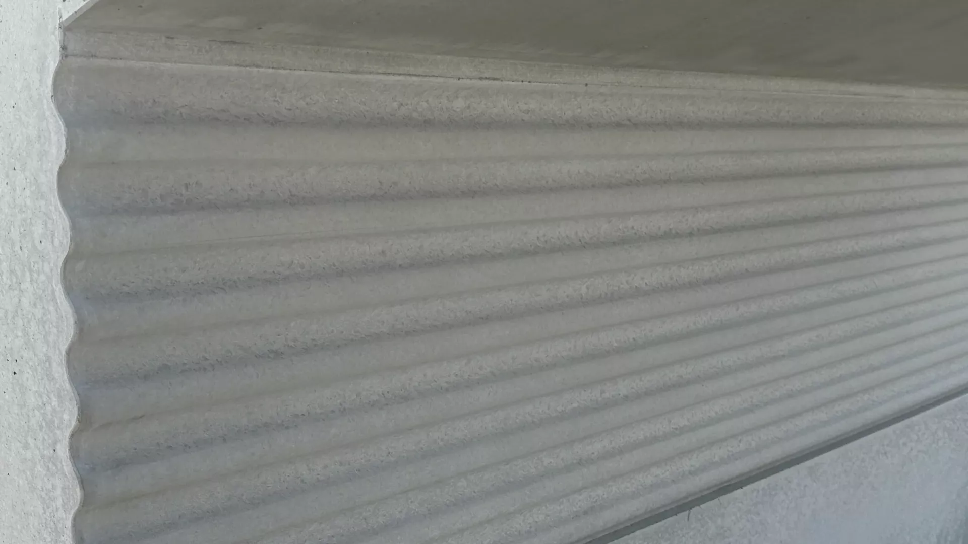 Wellenförmige Profilform