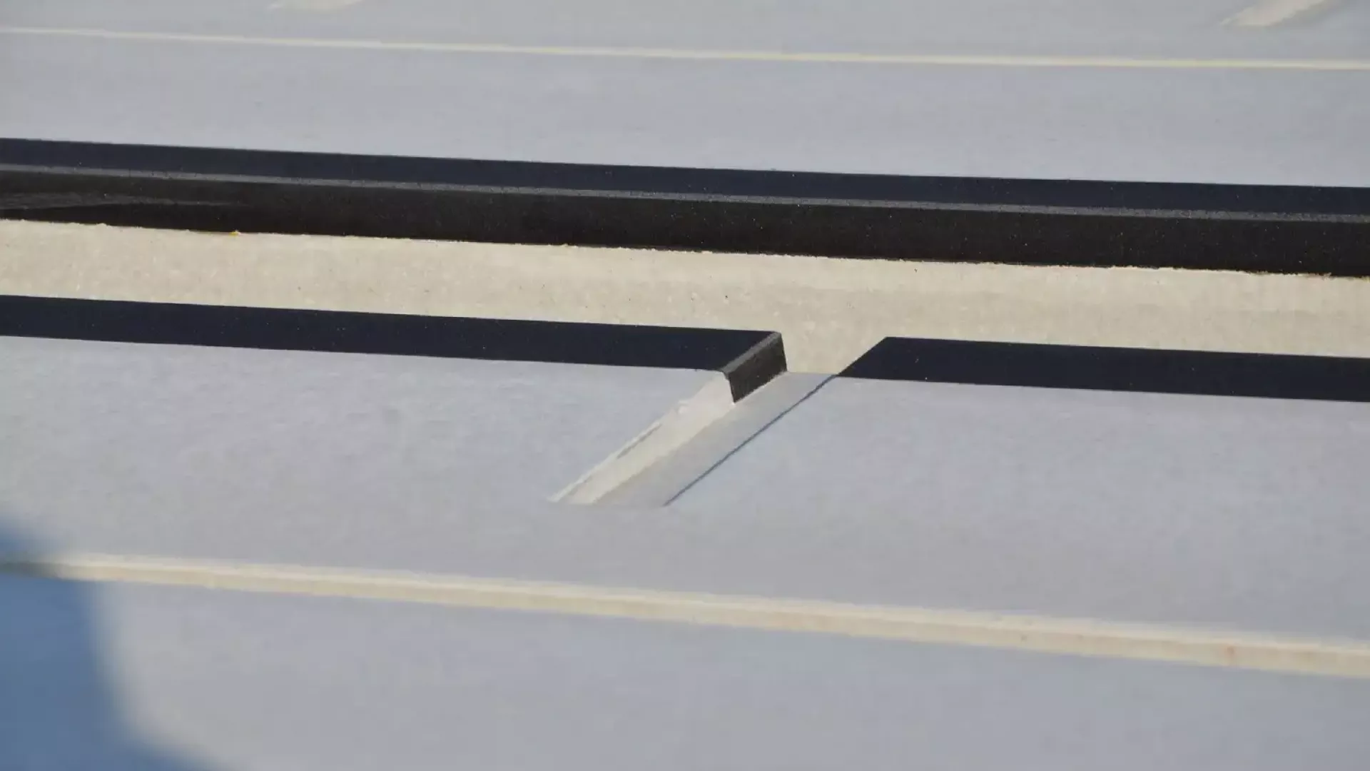 Signalstreifen Kontraststreifen mit Aussparung als Skatestopper