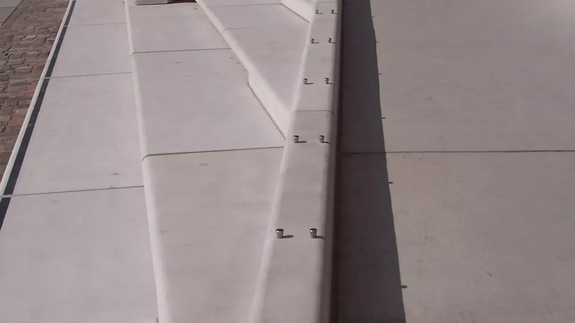 Skatestopper auf Betonelementen Rampenanlage