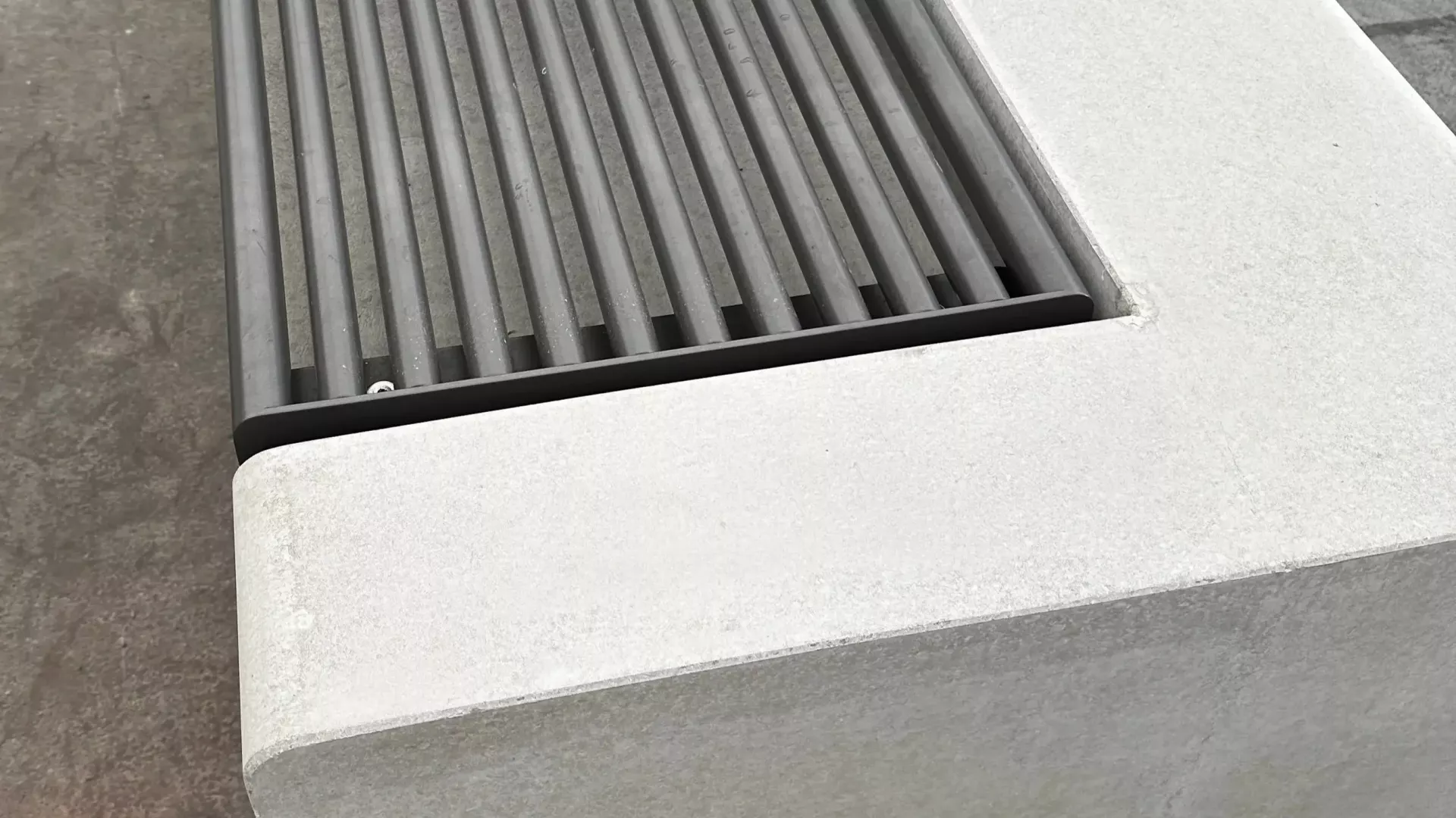 Stahl Sitzbankauflage in Grau