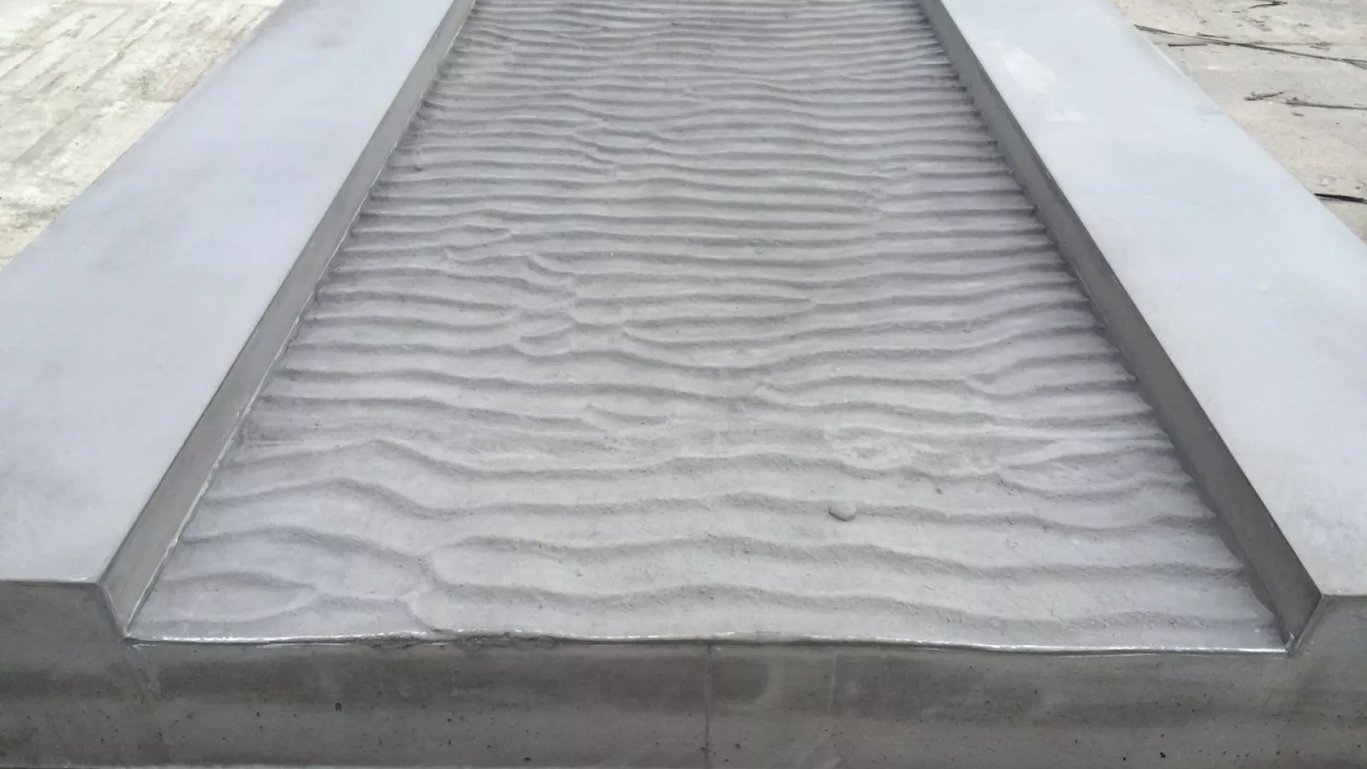 Wasserlauf gewellte Oberfläche