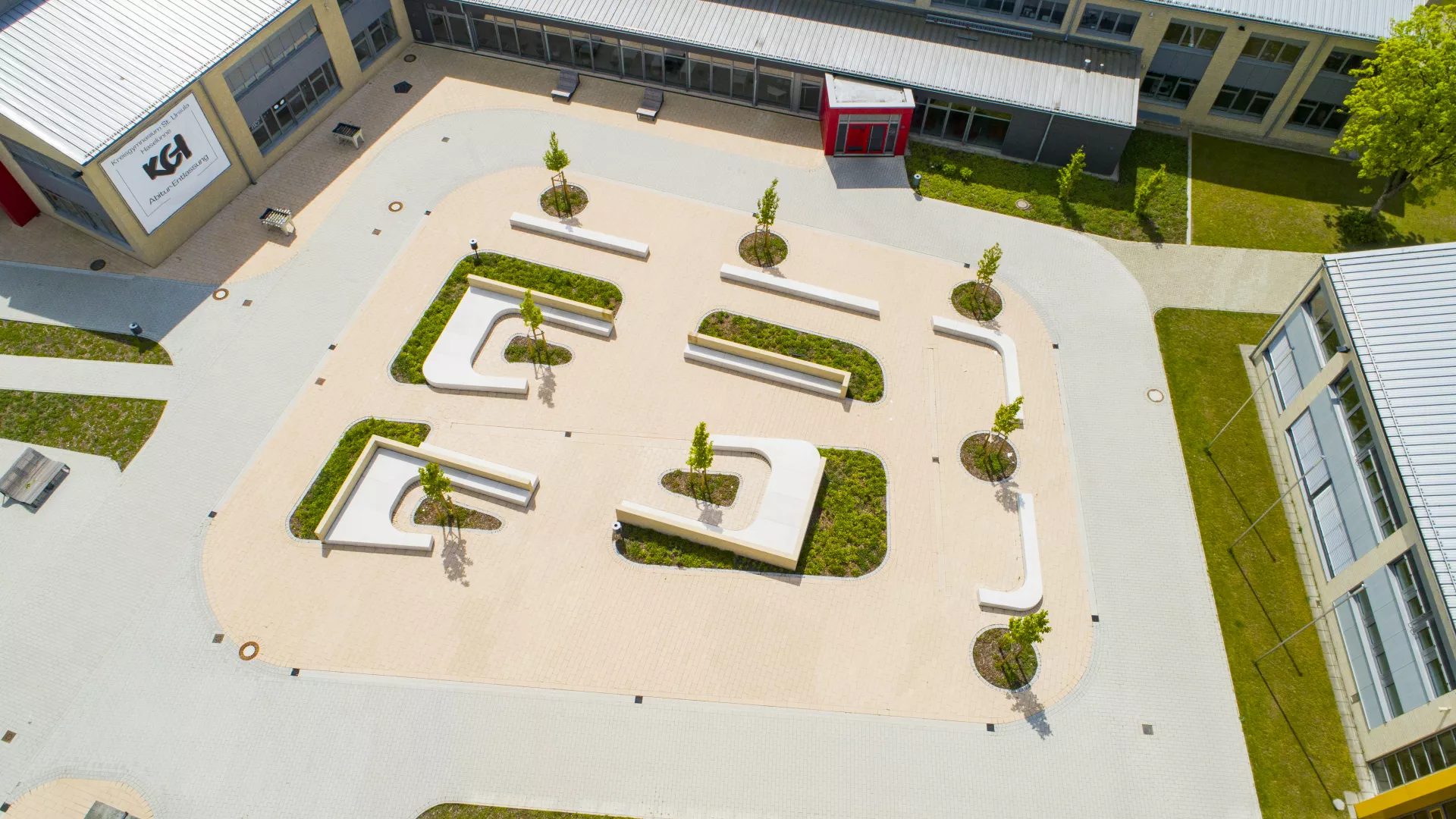 Sitzbänke gerade und radial