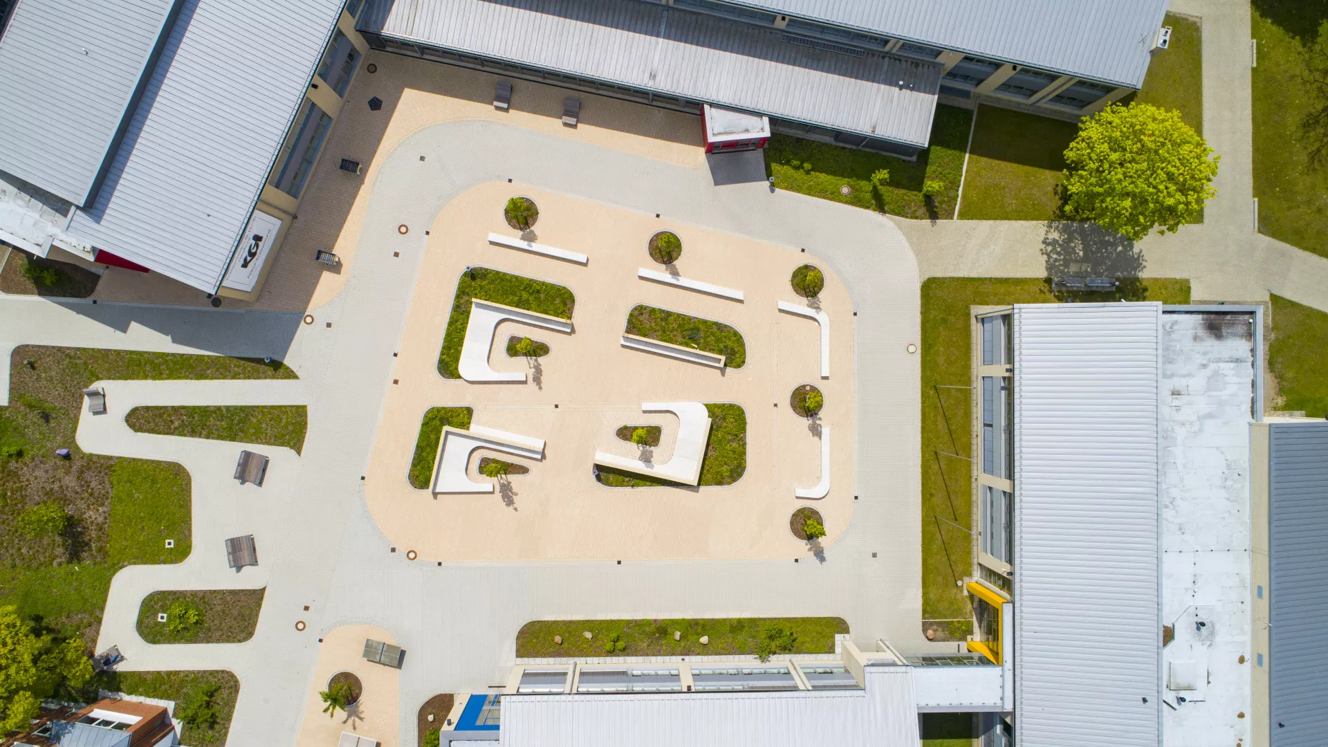 Sitzbänke gerade und radial