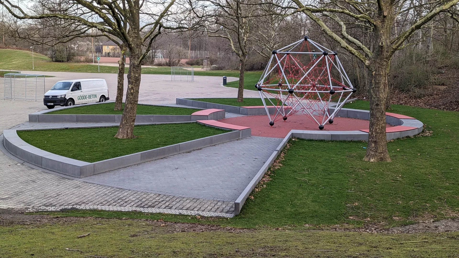 Gestrahlte Sitzbänke mit HPL-Sitzauflagen