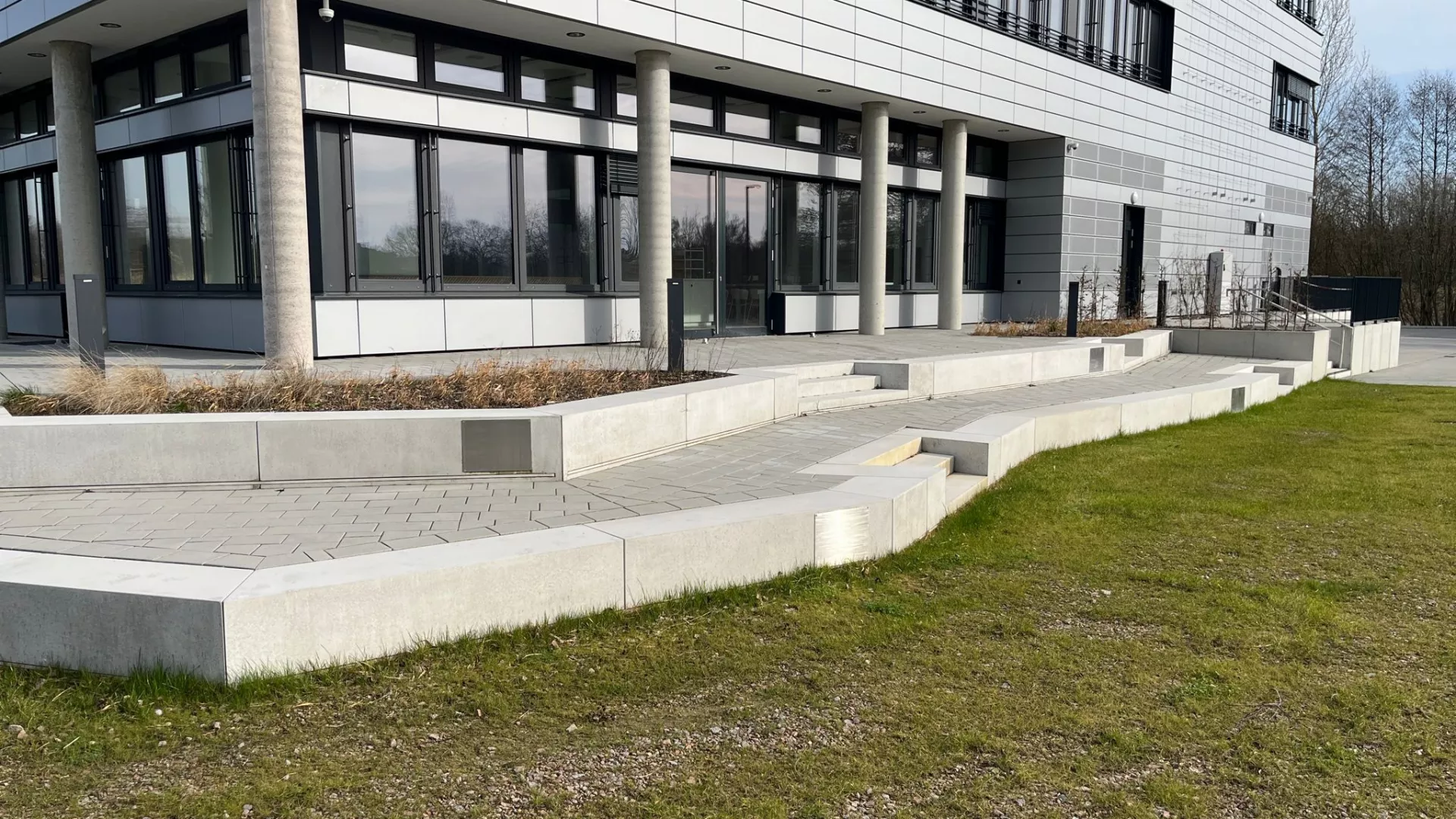 Sitzblöcke und Blockstufen