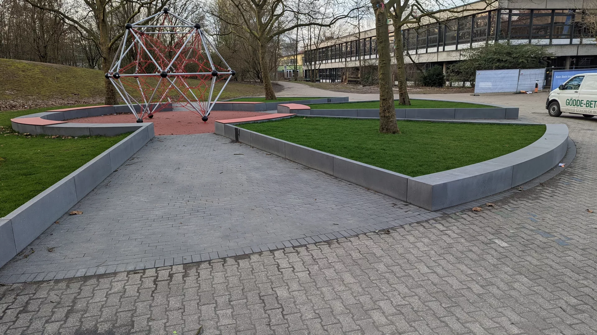 Gestrahlte Sitzbänke mit HPL-Sitzauflagen