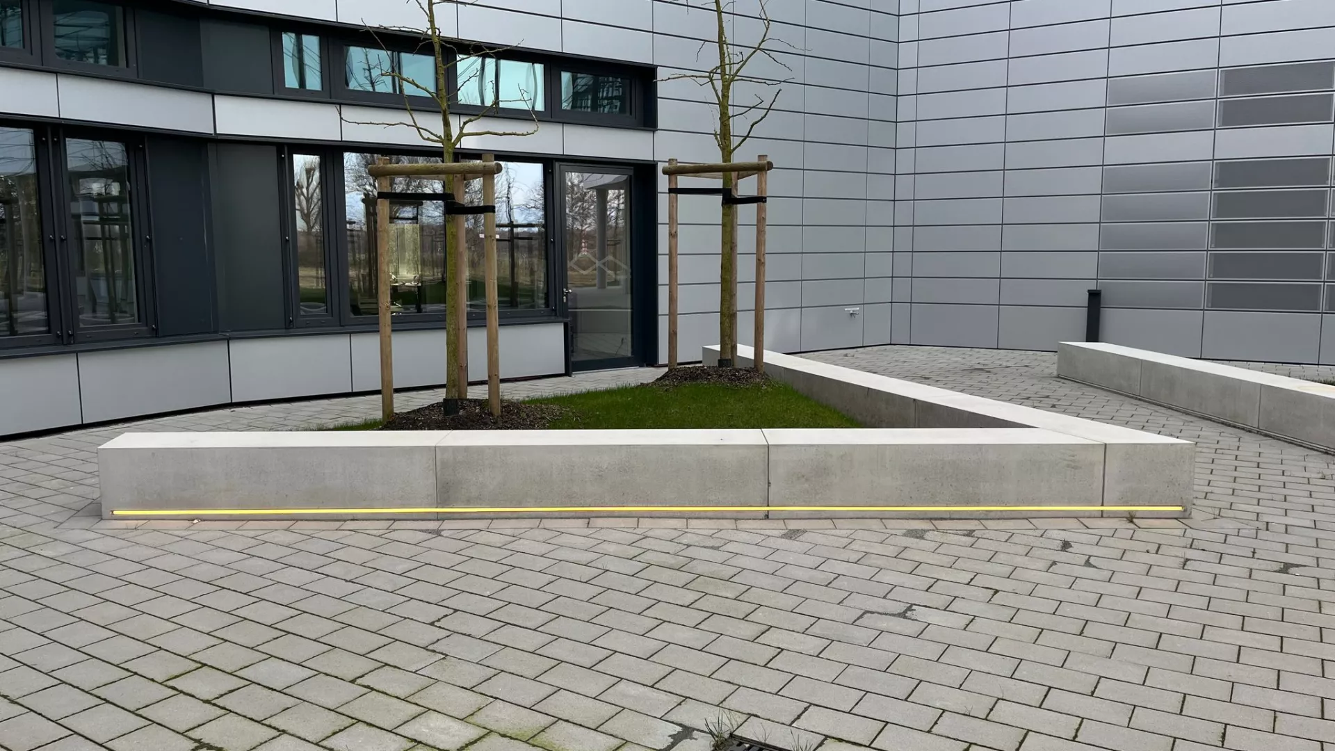 Sitzblöcke mit Lichtleisten