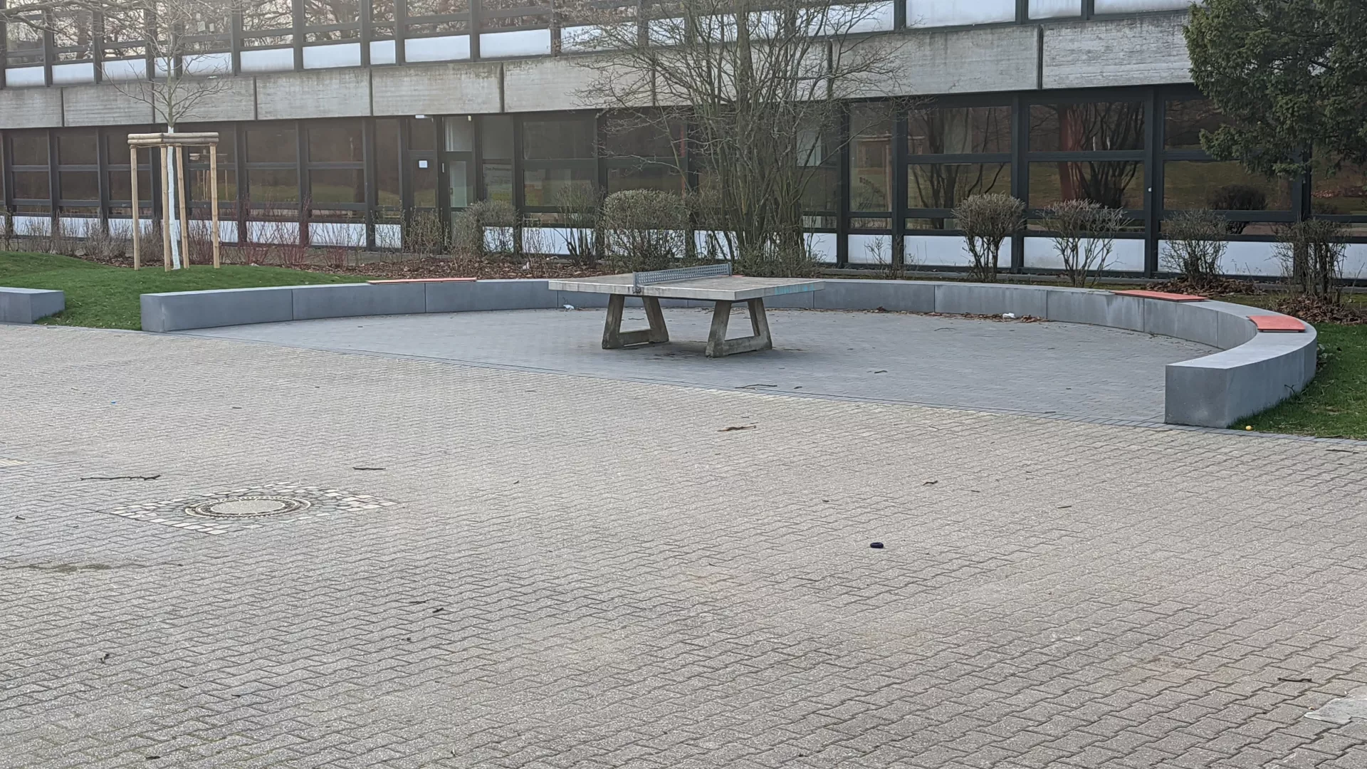 Gestrahlte Sitzbänke mit HPL-Sitzauflagen