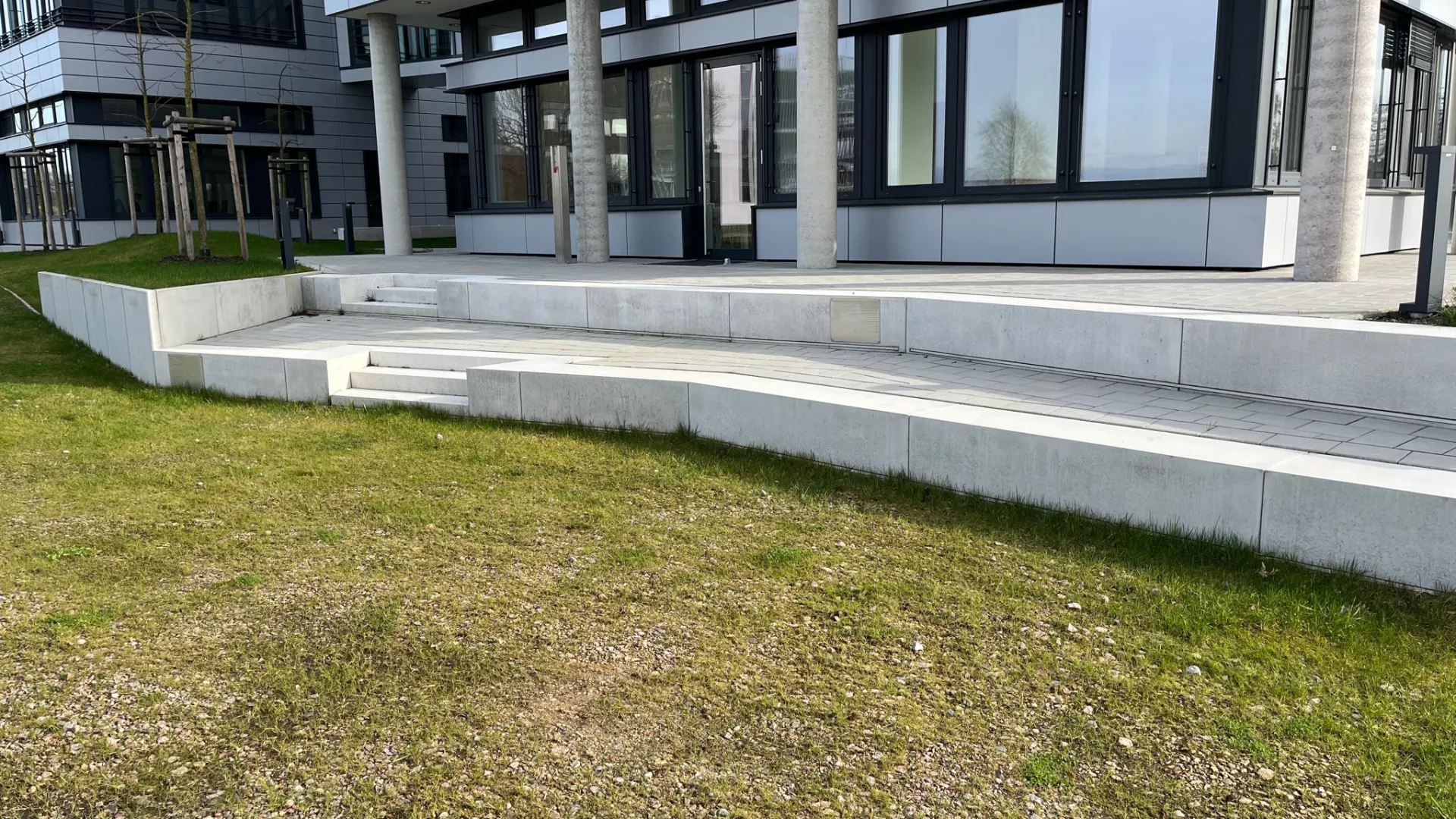 Sitzblöcke und Blockstufen