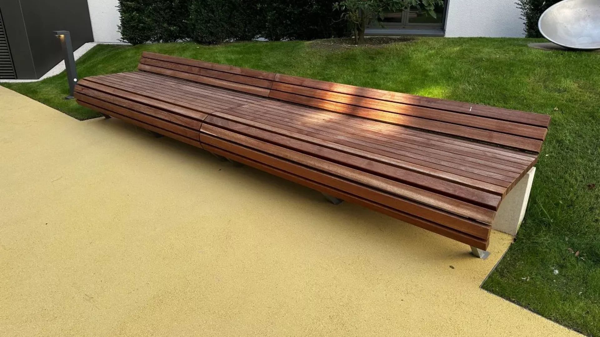 Bankauflagen Sonderkonstruktion mit Rückenlehne